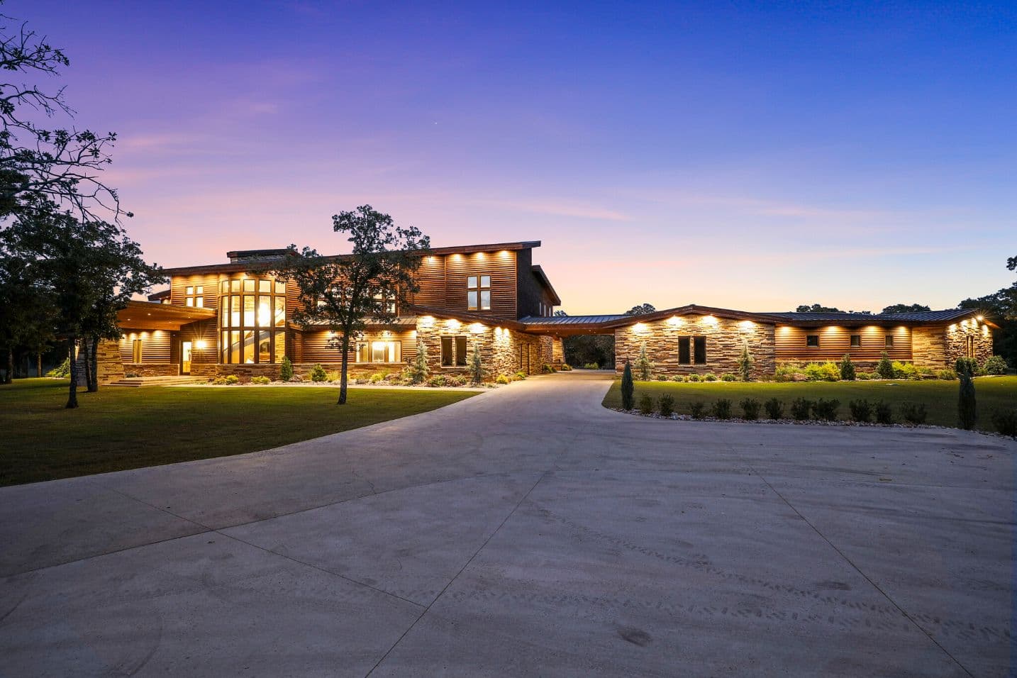 14,000 Sq Ft Custom Home & Pool Lake Kiowa, TX - J C Boyd Custom Builders